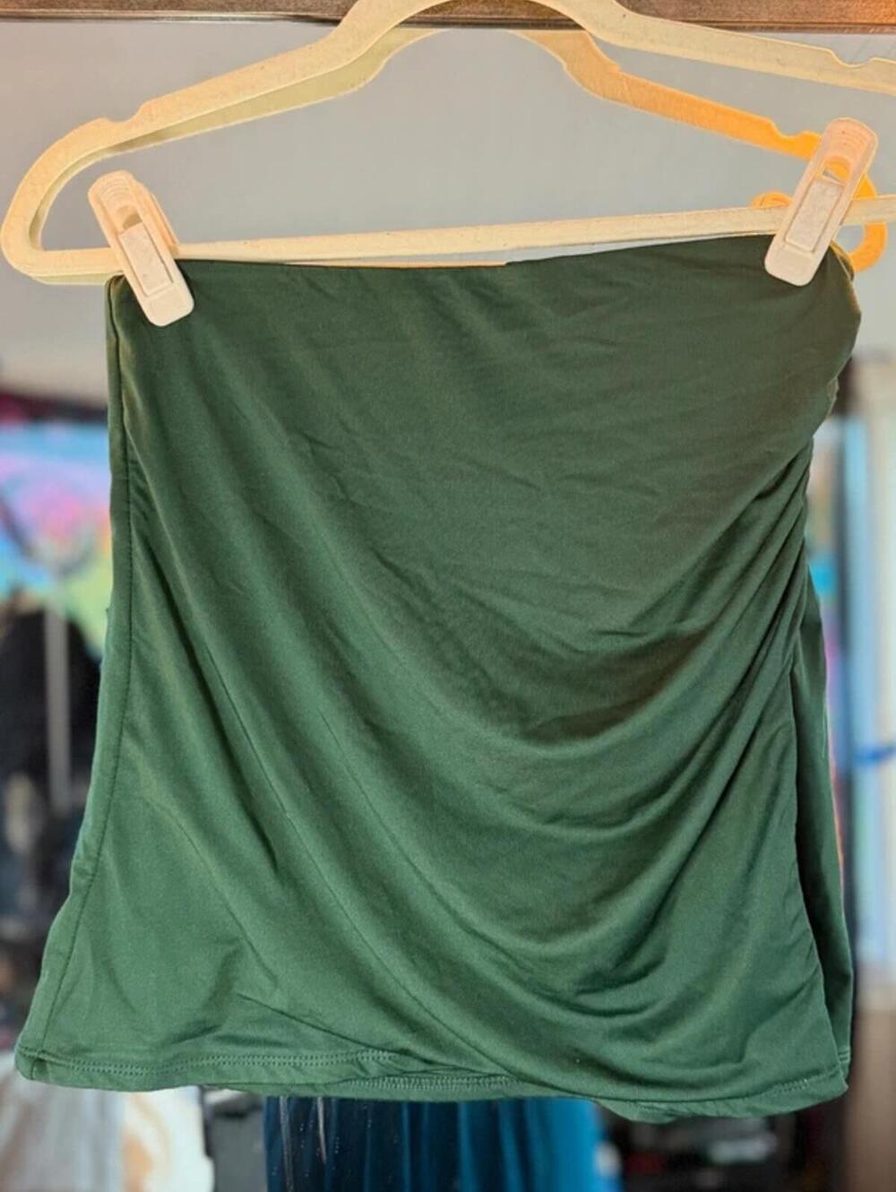 Lucy in the Sky Dark Green Satin Mini Scrunch Skirt w/ Slit Size M